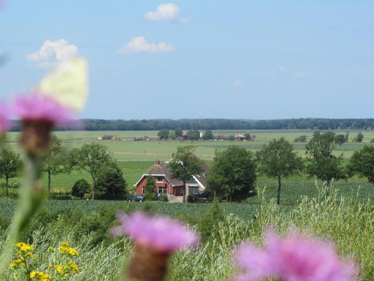 Veendijkhoeve Oosterwolde  Buitenkant foto