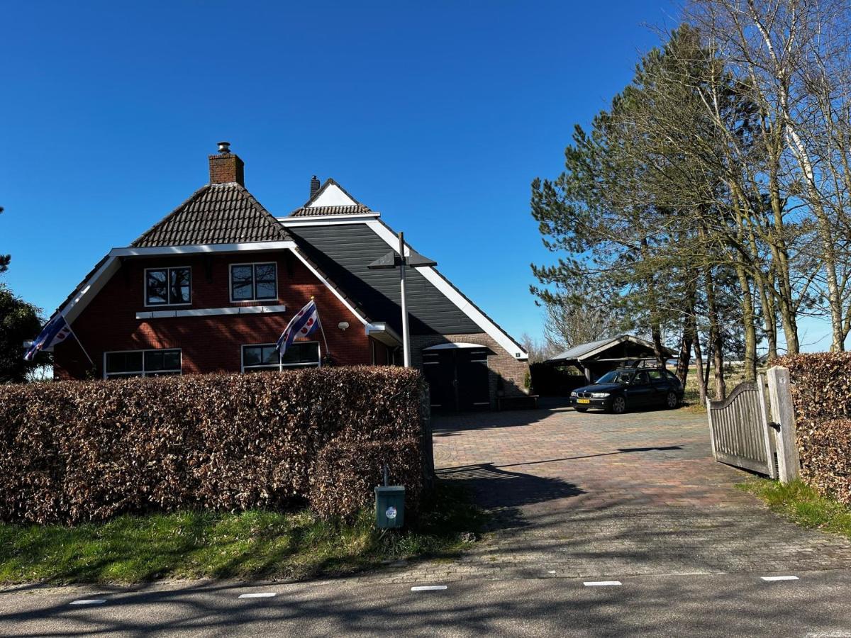 Veendijkhoeve Oosterwolde  Buitenkant foto