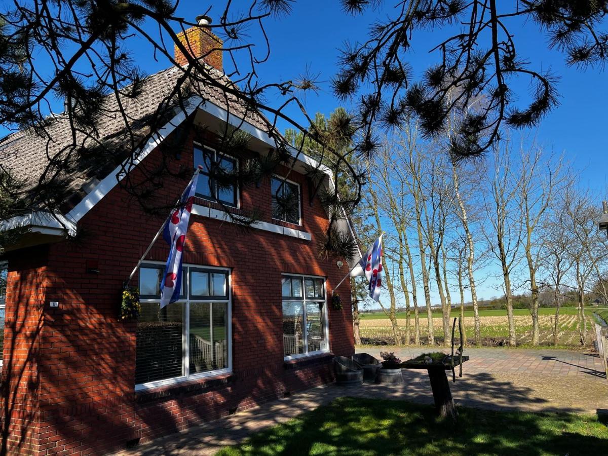Veendijkhoeve Oosterwolde  Buitenkant foto